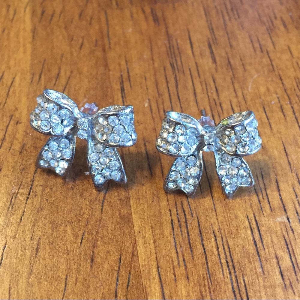 Shiny bow stud earrings